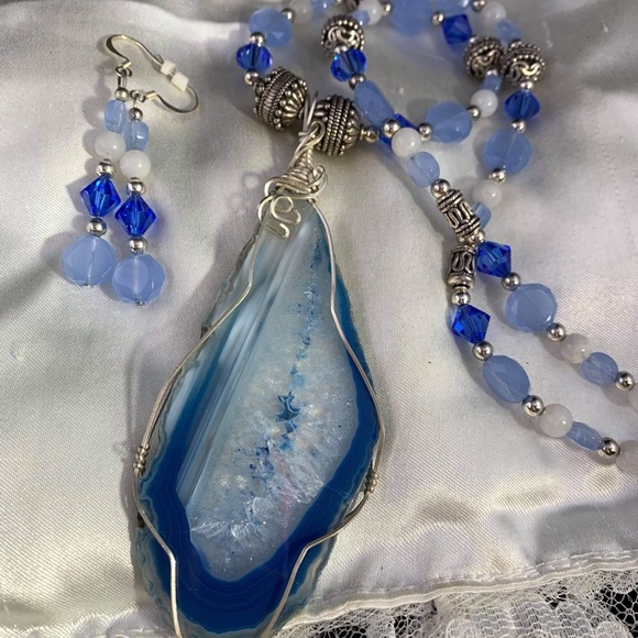 Handcrafted Blue Agate Crystal Necklace Set 20" - Picture 3 of 5